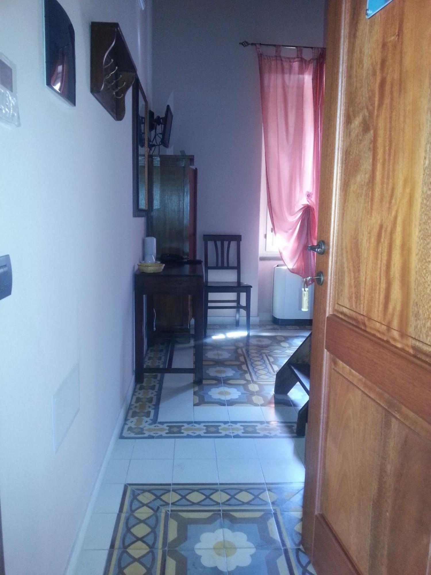 La Corte Di Lucina Terralba Bilik gambar